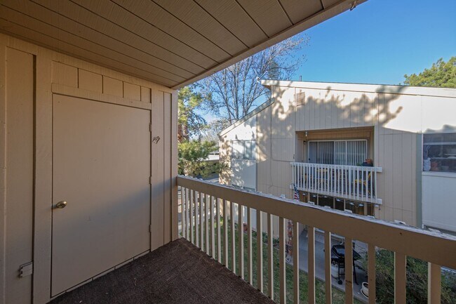 Building Photo - 2bed, 2bath condo with W/D, Balsony and river access