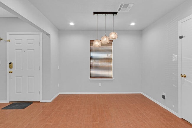 Building Photo - 440 Goldshire Pl