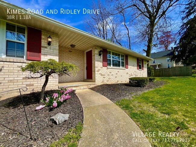 Building Photo - *** Available mid-June! *** Large, remodel...