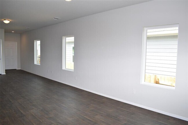 Building Photo - 5404 Lomasso Dr