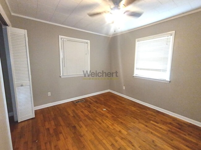 Building Photo - 4-Bed, 2-Bath house with huge backyard