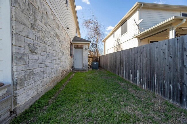 Building Photo - 1209 Laurel Oak Trail