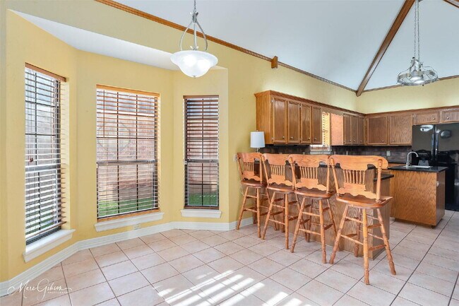 Building Photo - "Elegant 4-Bedroom Home in Bossier City with Granite Countertops & Cozy Fireplace!"
