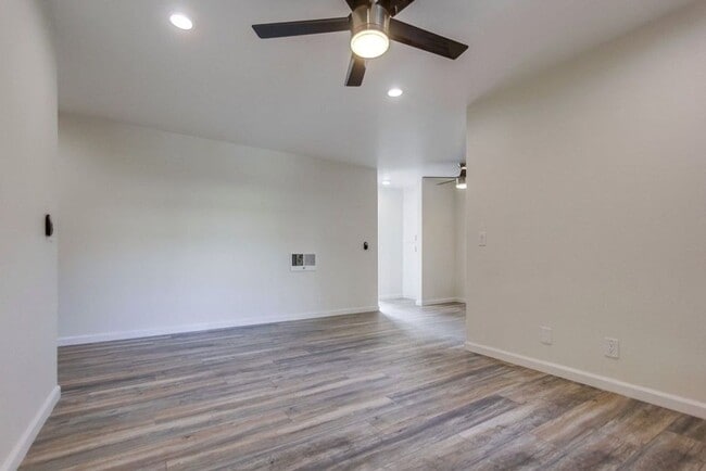 Building Photo - Upgraded 1/1 condo in Normal Heights! Pool...