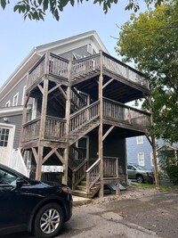 Building Photo - 129 Rumford Ave