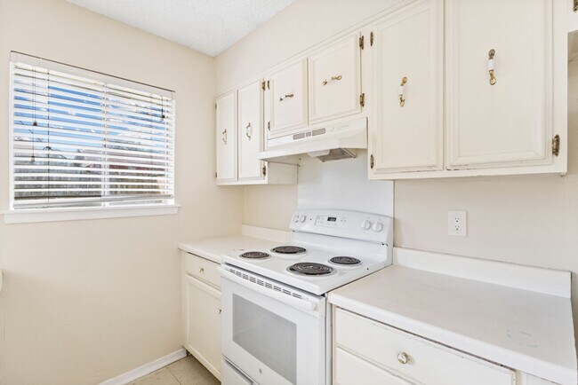 Building Photo - 4718 Casa Oro St