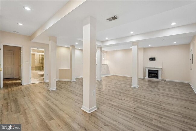 Building Photo - 905 Royal Elm Ct