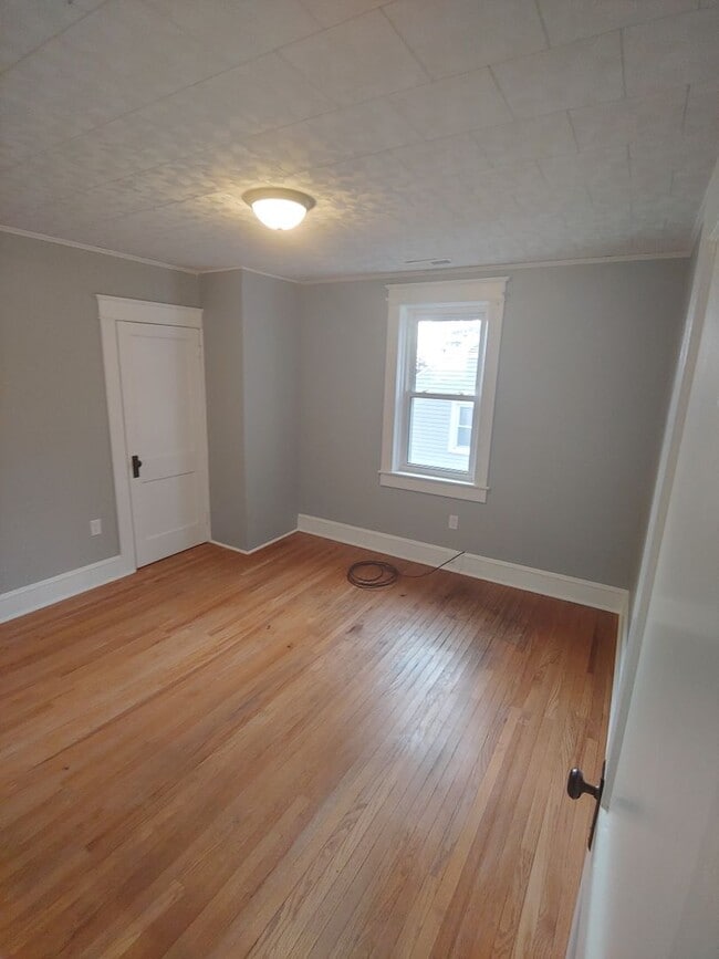 Building Photo - Semi-Attached Home Located Across from Red Lion High School