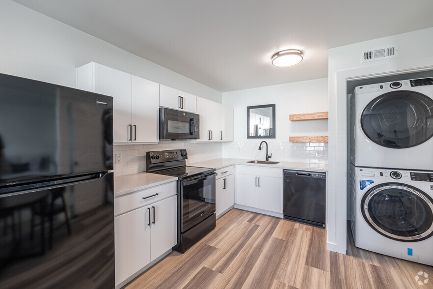 2BR, 1BA - 860 SF - Kitchen - ARGWF Greenway Flats