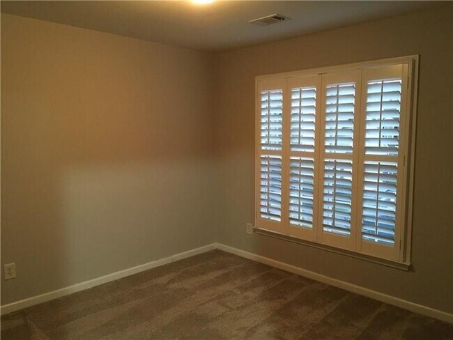 Building Photo - 500 Papillion Trace