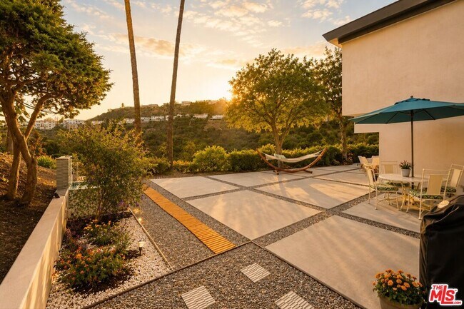 Building Photo - 2657 Zorada Dr