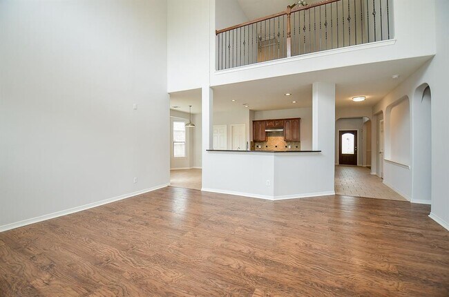 Building Photo - 3911 Fallsbrook Ct