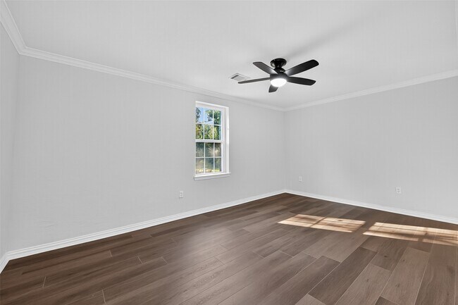 Building Photo - 10594 Rustling Oaks Dr