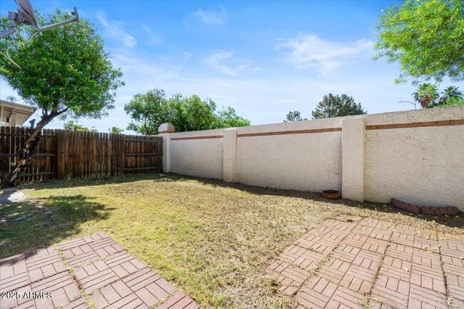 Building Photo - 3510 E Hampton Ave