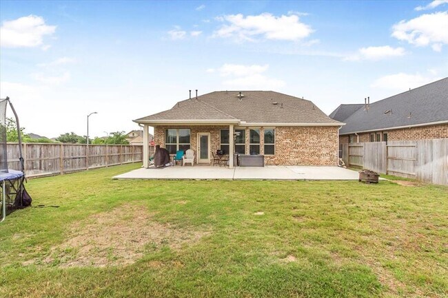 Building Photo - 1915 Hays Ranch Dr