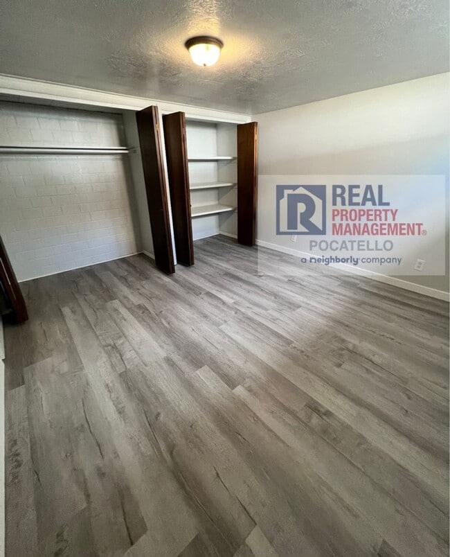 Building Photo - 4 Bedroom 2 Bath Home - Pet Friendly