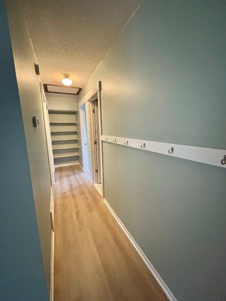 Building Photo - 1473 Greenbrier Dr