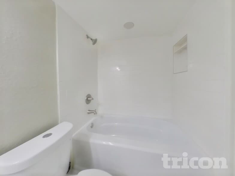 Building Photo - 505 E 40th St