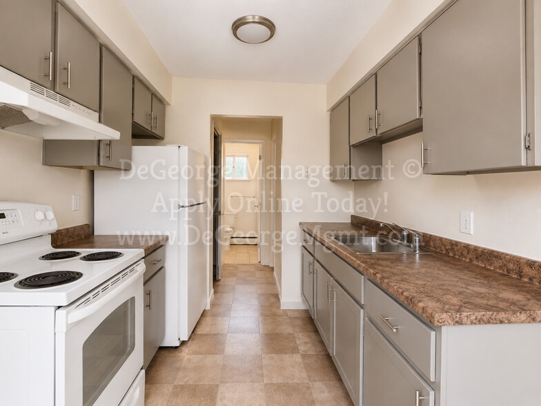 Building Photo - Emerald Estates