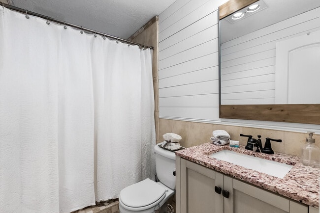 Building Photo - 1605 Treemont Ave