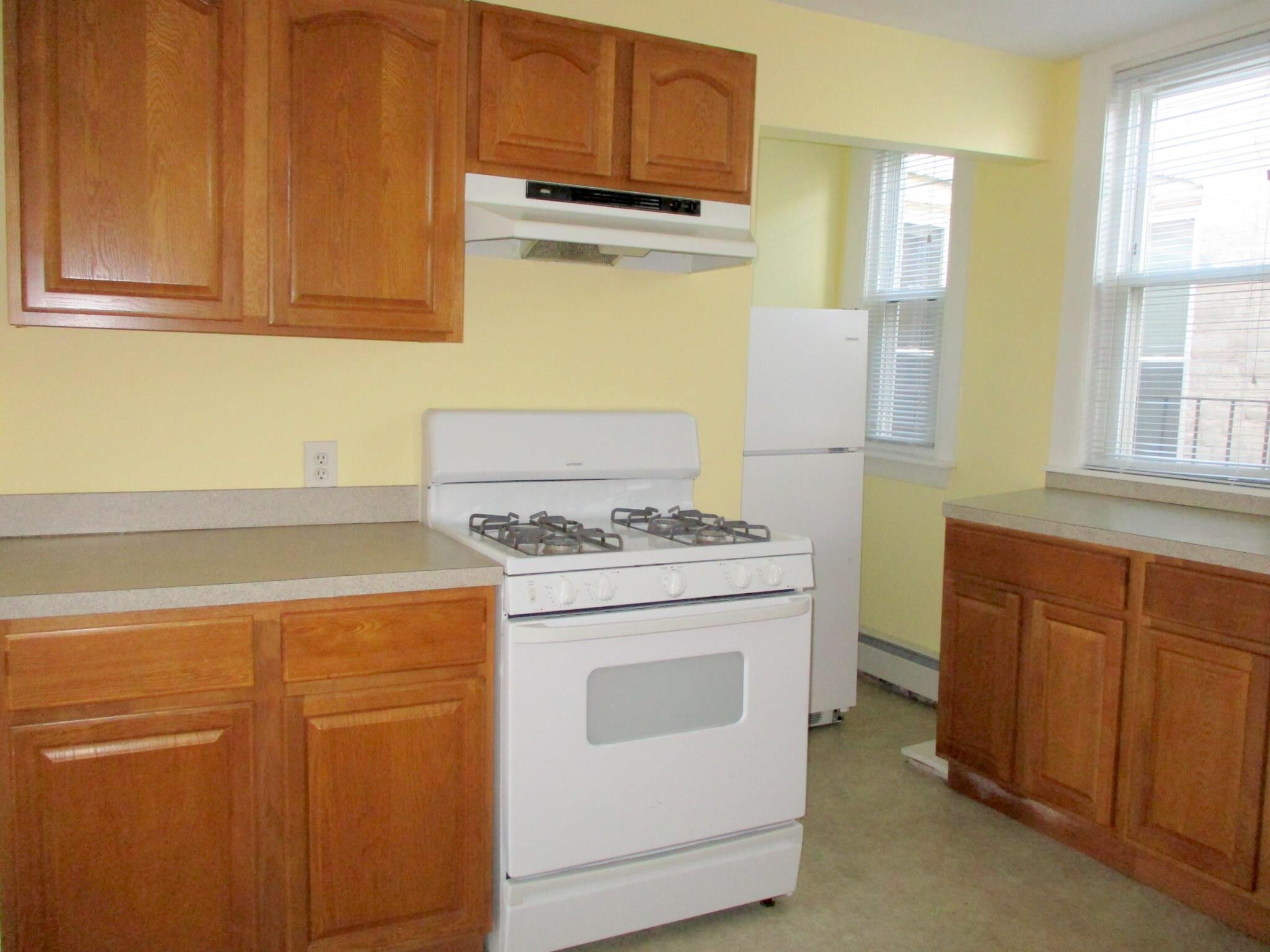 Building Photo - 2 Central St