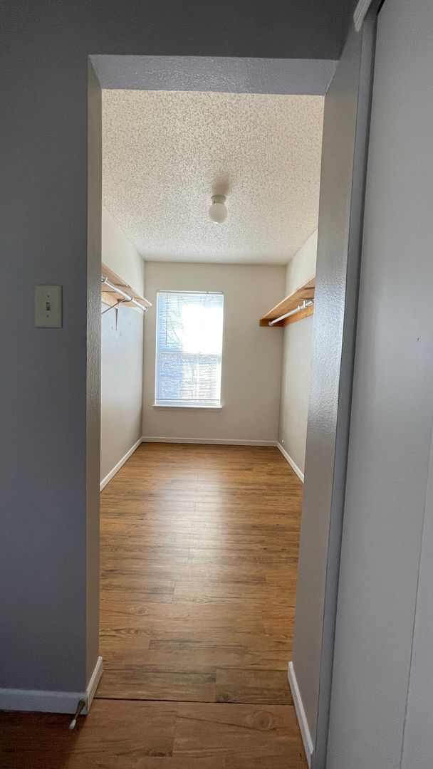 Building Photo - 4113 Doten Dr