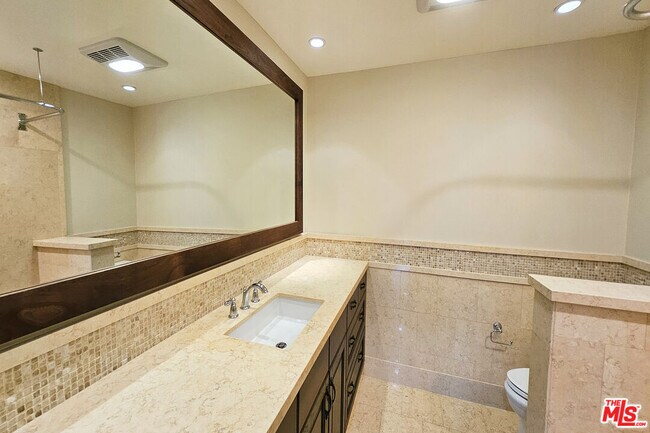 Building Photo - 382 E California Blvd