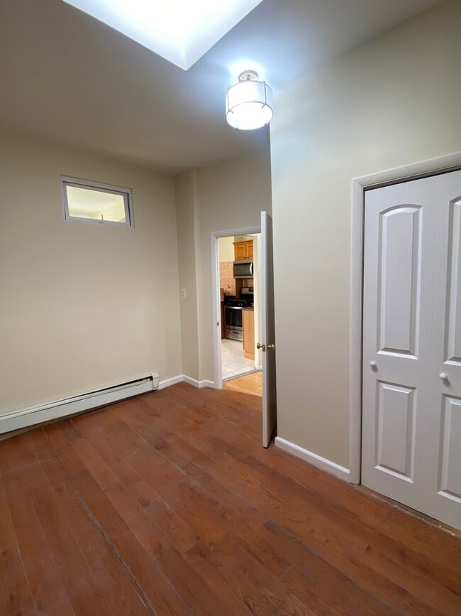 Building Photo - 430 New Lots Ave