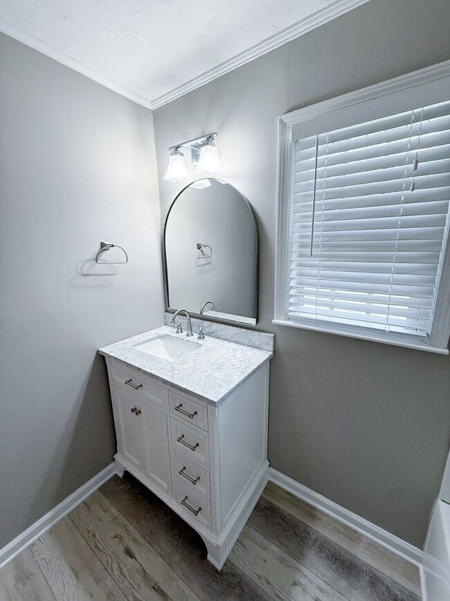 Building Photo - Cozy, Contemporary Living in a Quiet Community!