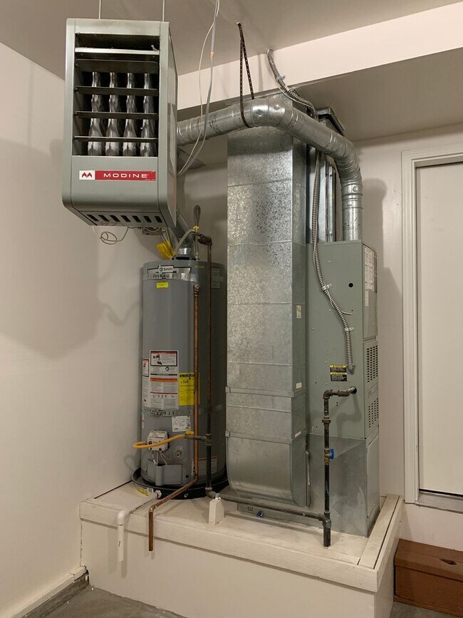 Building Photo - 3 Bdrm, 1 & 1/2 Ba | Muldoon & E 36th Ave area | ASK ABOUT HOLIDAY MOVE IN SPECIAL!!