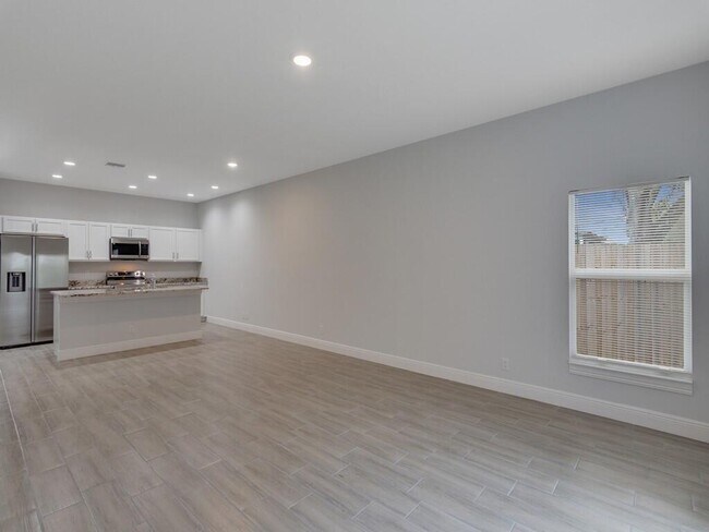 Building Photo - 2465 87th Ave