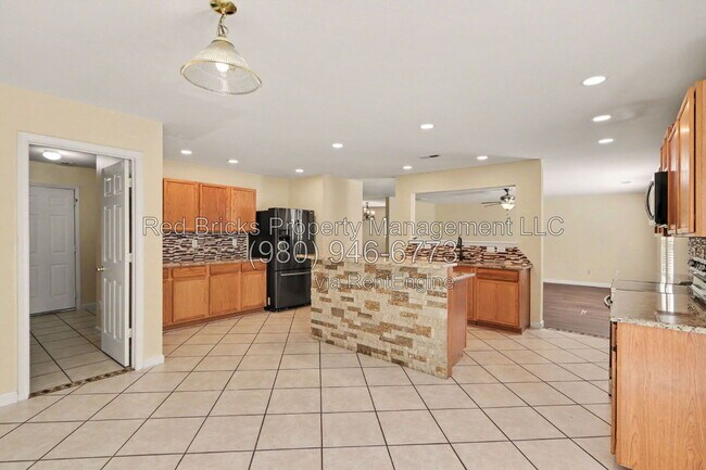Building Photo - 10805 Dry Stone Dr