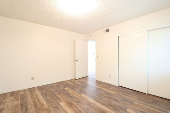 Building Photo - PLACE-NOR712