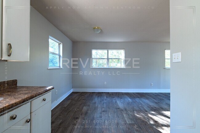 Building Photo - 1746 Cody Rd N
