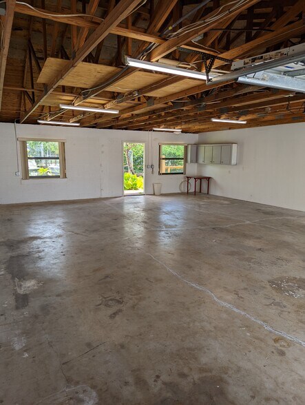 garage - 1513 SW 17th St