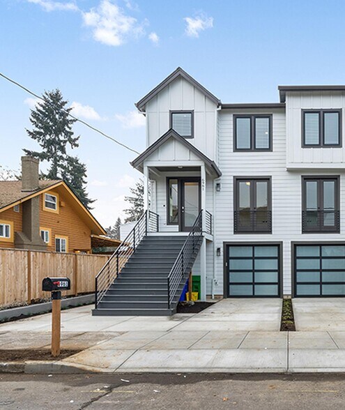 Building Photo - Luxurious University Park townhome near St Johns
