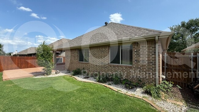 Building Photo - 2309 Aurora Dr