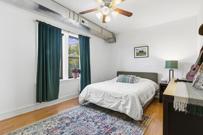 Building Photo - 3414 W Medill Ave