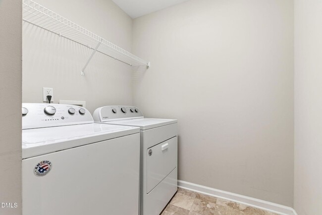 Building Photo - 759 Putney Hl Rd