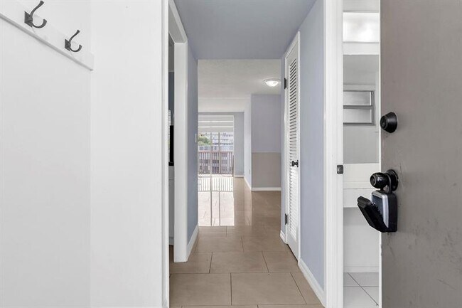 Building Photo - 1690 NE 191st St