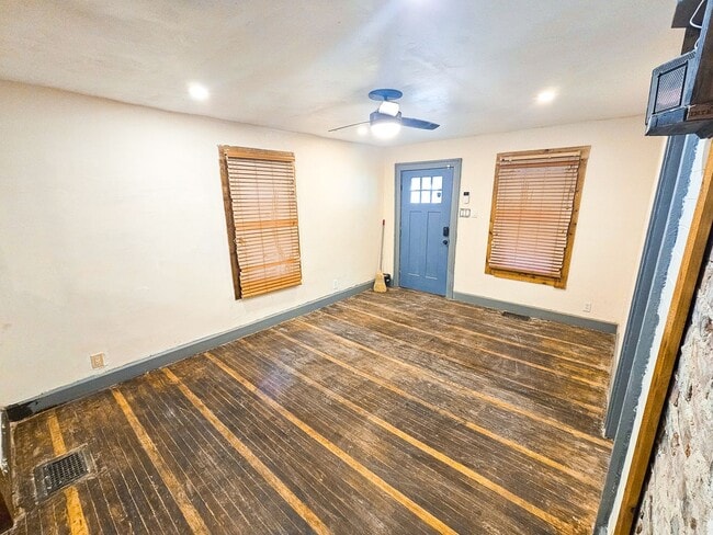 Building Photo - 2523 E 18th St