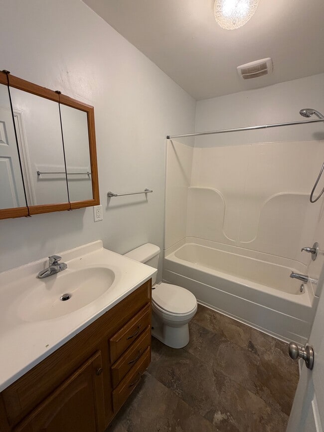 Building Photo - 618 Christopher St