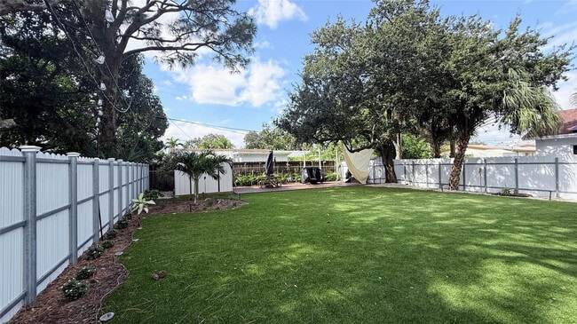 Building Photo - 433 NW 15th Way