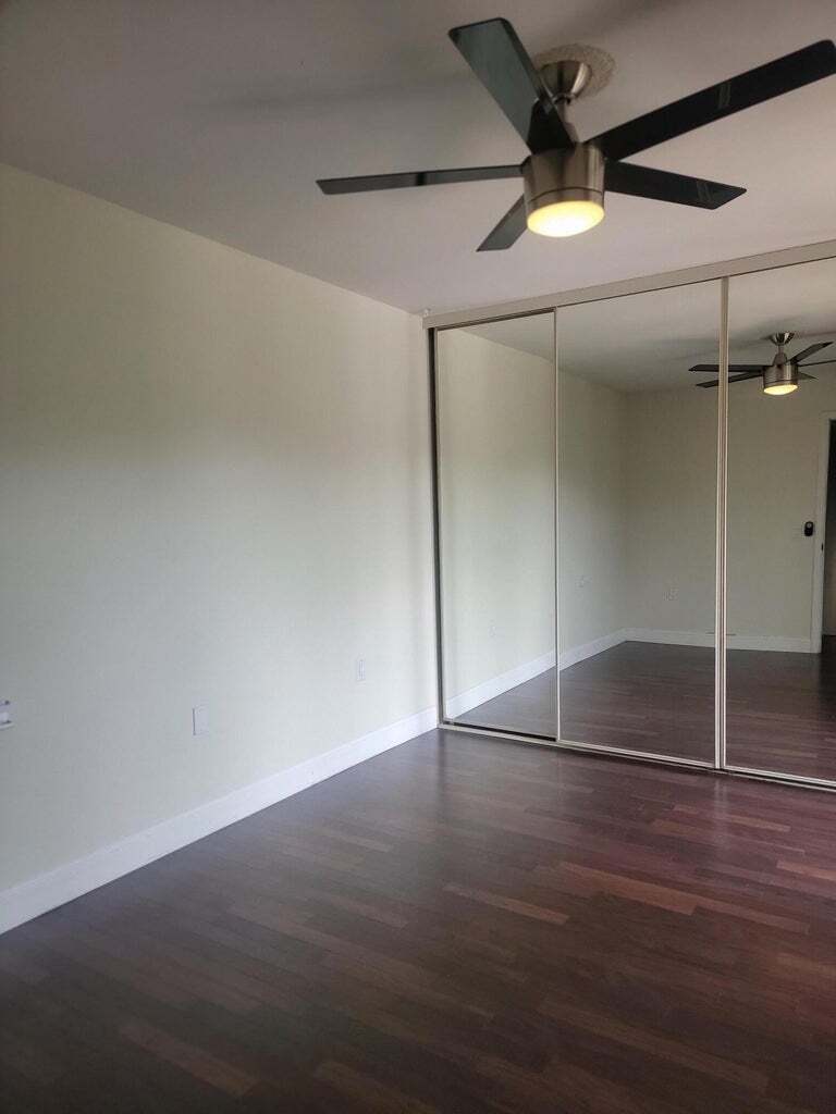 Building Photo - 727 7th Way