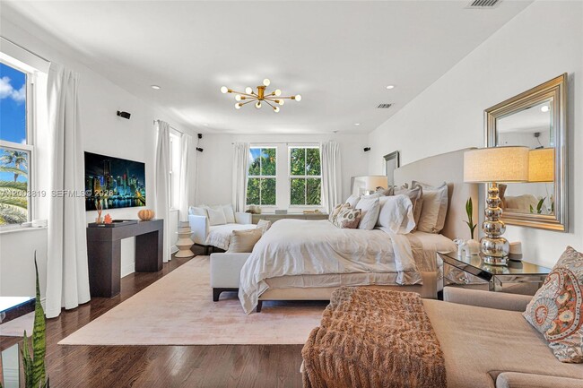 Building Photo - 2143 N Bay Rd