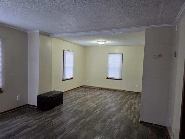 Building Photo - 2631 N Knox Ave