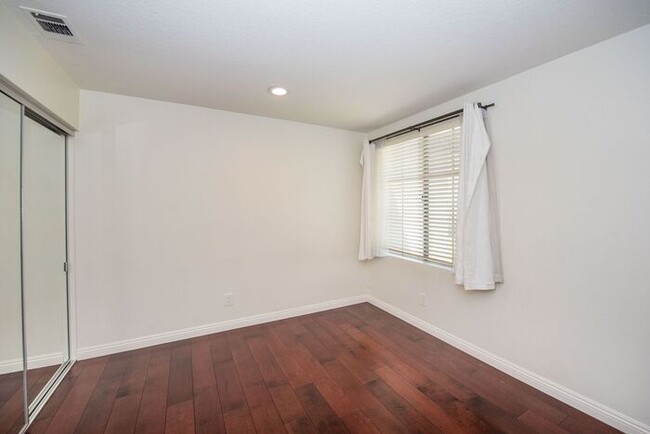 Building Photo - Anaheim Hills Beauty