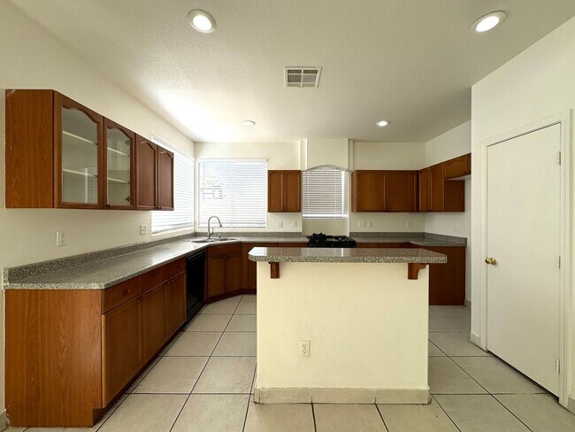 Building Photo - 6839 Scarlet Flax St