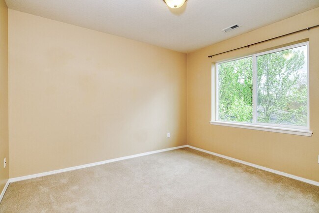 Building Photo - Spectacular 3 Bedroom, 3.5 Bathroom Townhome in Scenic Arbor Station.