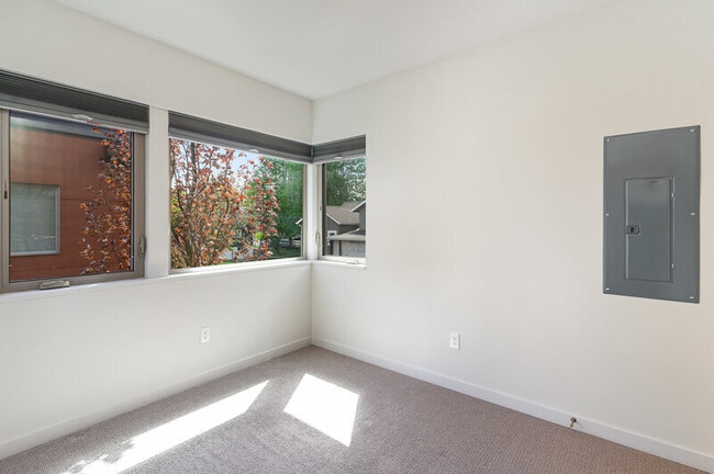 Building Photo - 426 26th Ave S